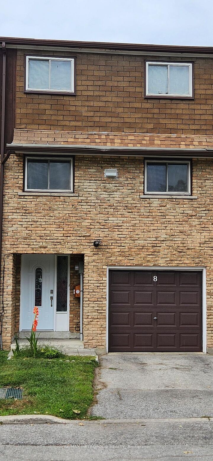 Property Photo: 21 Rockwood Drive 8 ON M1M 3M9