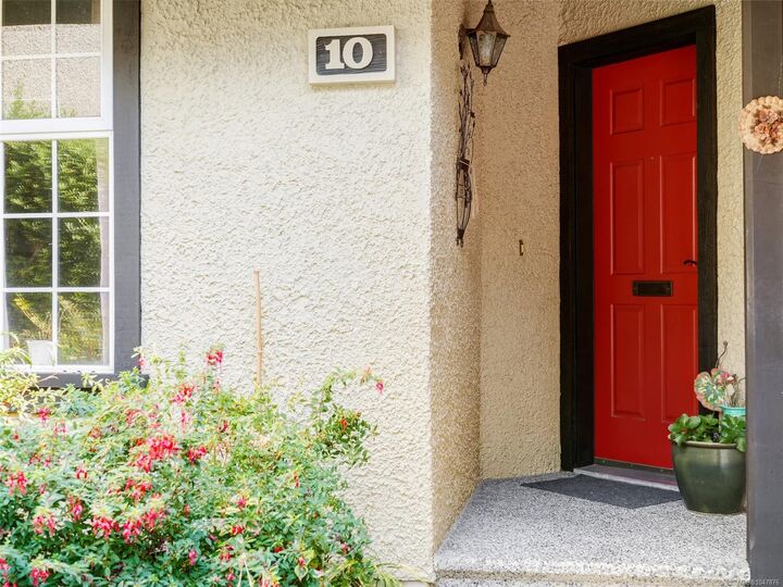 Property Photo: 2566 Penrhyn St #10 BC V8N 1G1