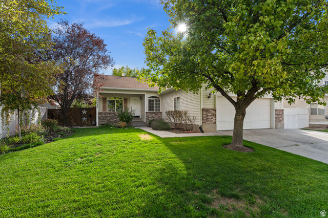 Property Photo: 13636 S Artistry Ln UT 84096