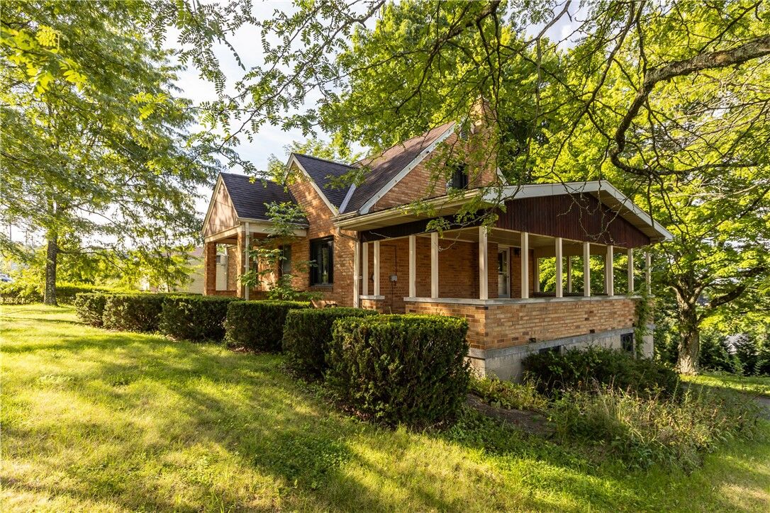 Property Photo: 1045 Silver Ln PA 15136