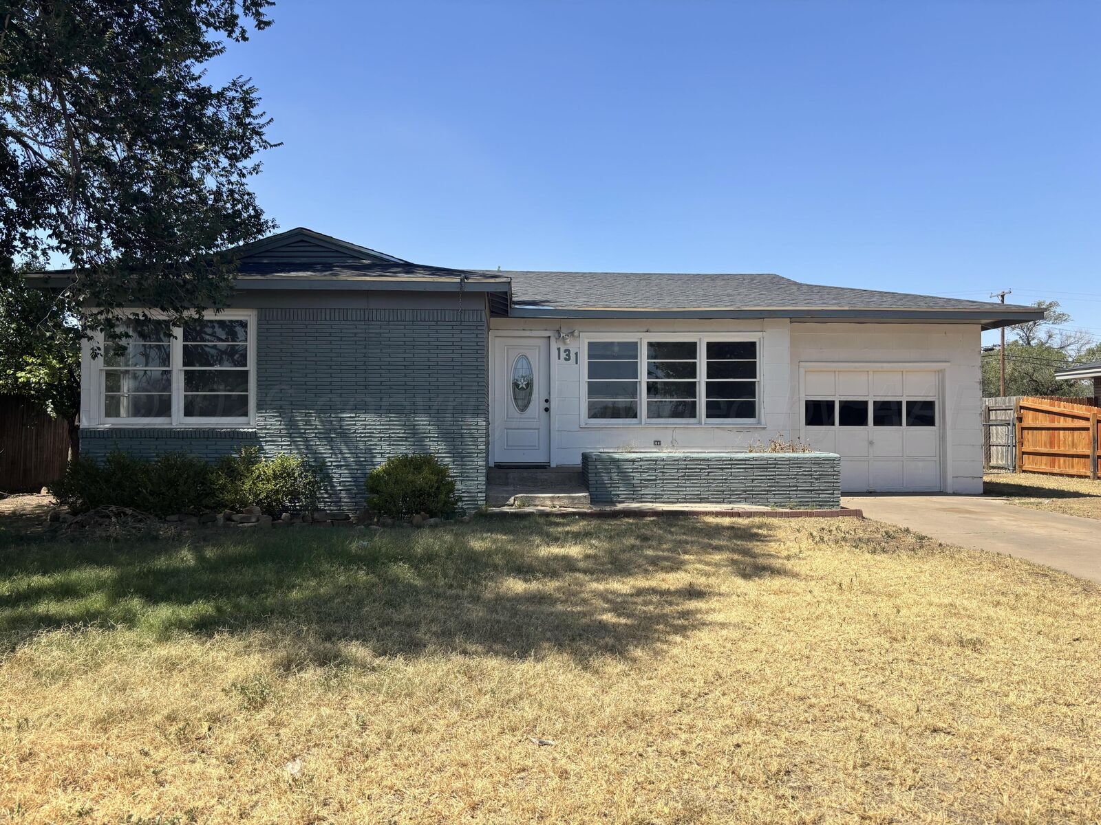 Property Photo:  131 Avenue J  TX 79045 