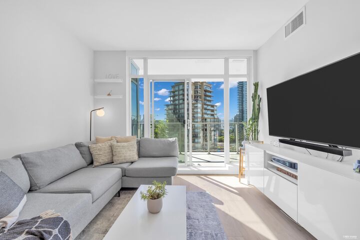 Property Photo:  1788 Gilmore Avenue 1701  BC V5C 0L5 