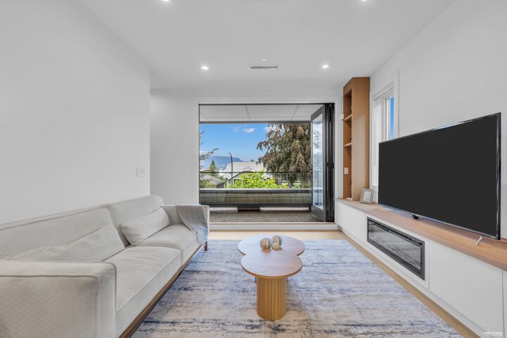 Property Photo:  3436 Triumph Street 1  BC V5K 1T8 