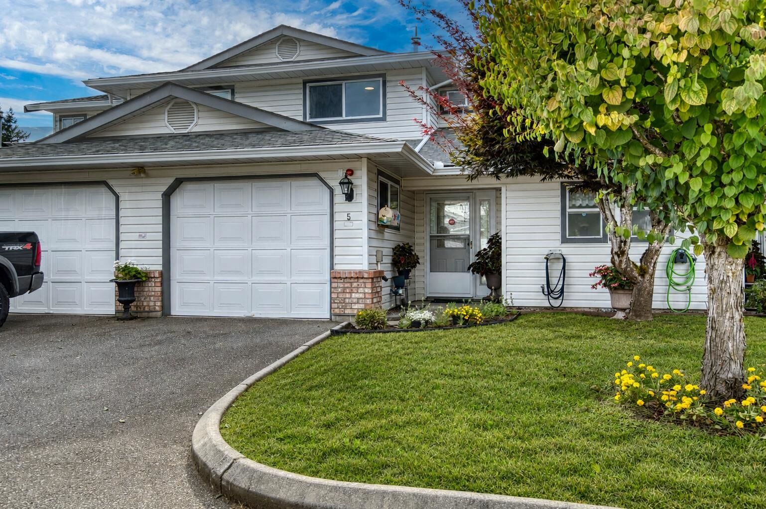 Property Photo:  32165 7 Avenue 5  BC V2V 2A9 