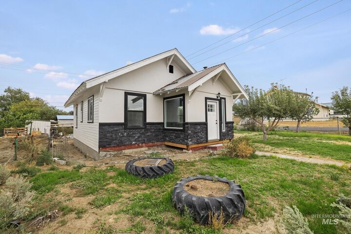 Property Photo: 228 8th Ave S ID 83316