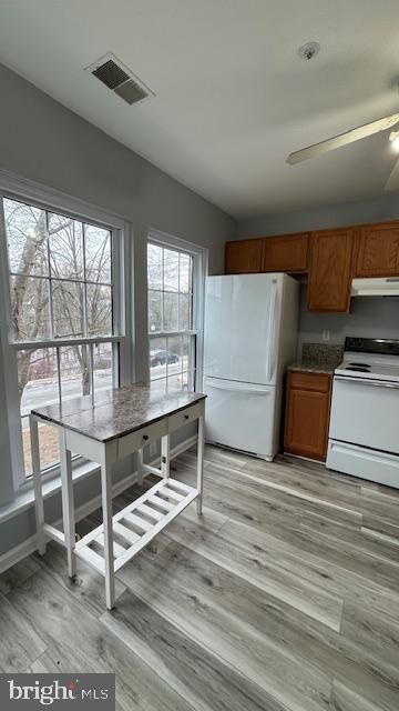 Property Photo: 7927 Foxcrest Court 7927 MD 20854