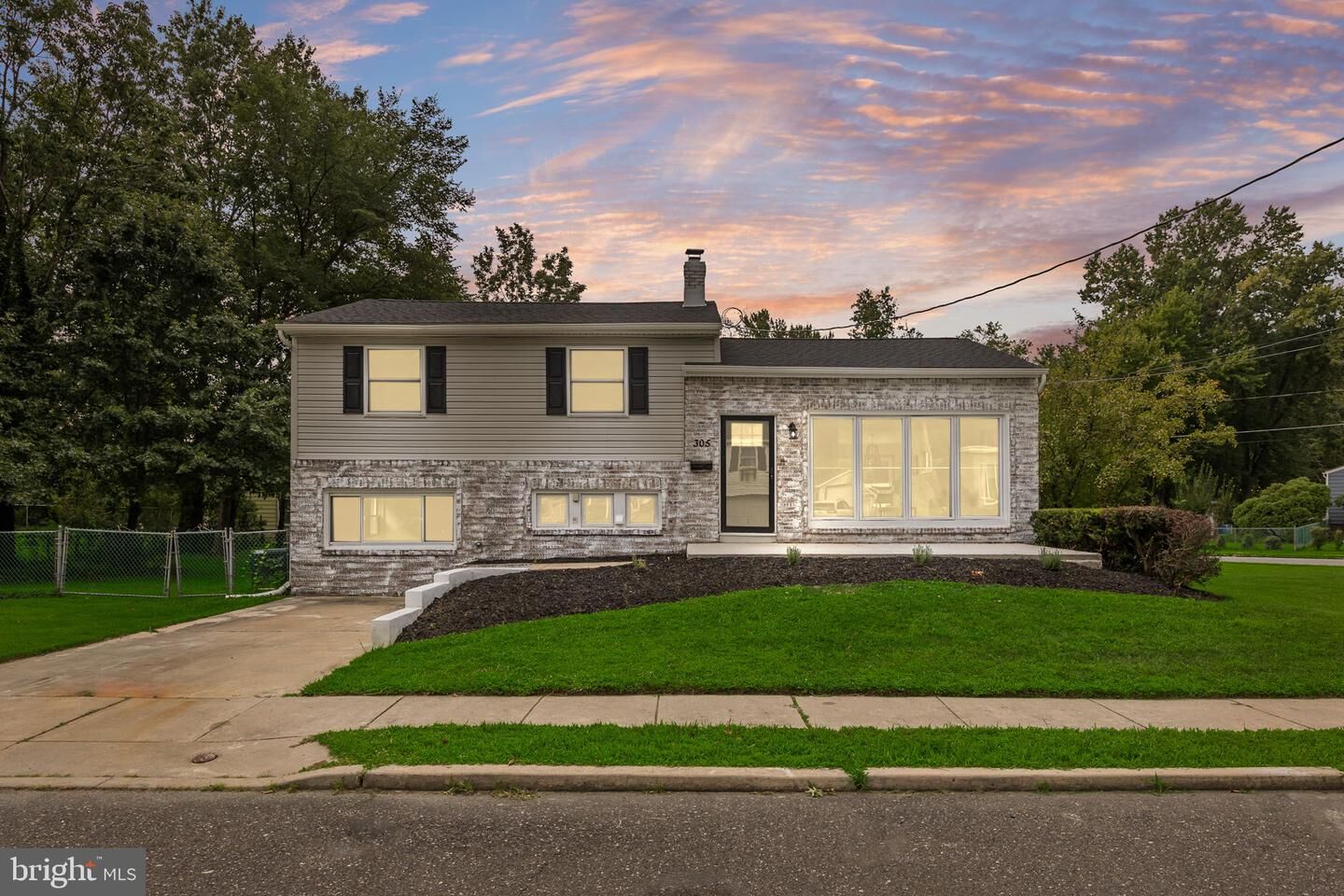 Property Photo:  305 Fairview Avenue  NJ 08083 