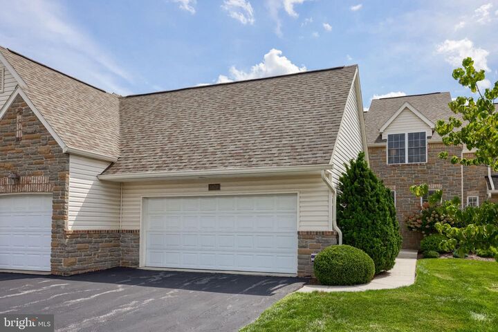 Property Photo: 1479 Turnberry Court PA 17403