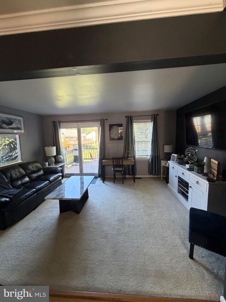 Property Photo: 265 Fairfield Drive VA 20186