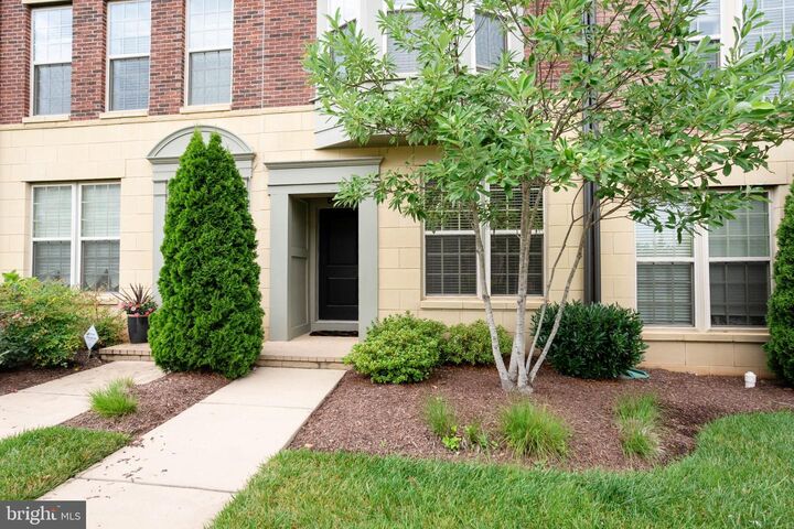 Property Photo: 815 Fair Winds Way 291 MD 20745