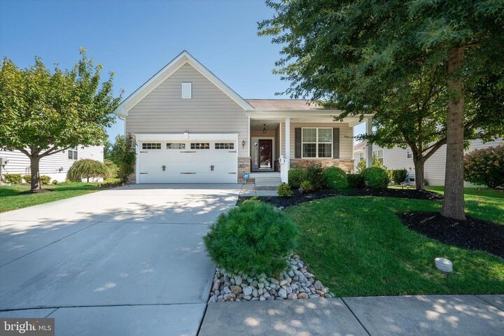 Property Photo:  631 Red Maple Road  DE 19709 