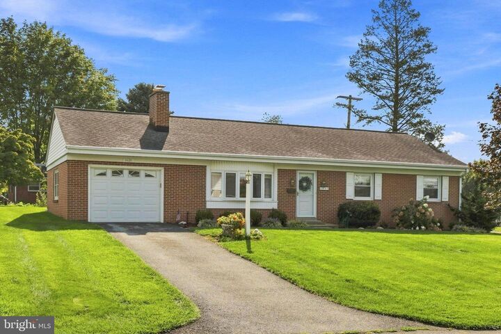 Property Photo: 1631 Sunset Avenue PA 17601