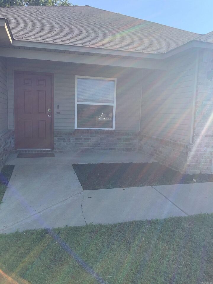 Property Photo: 5633 Black Oak Cove AR 72117