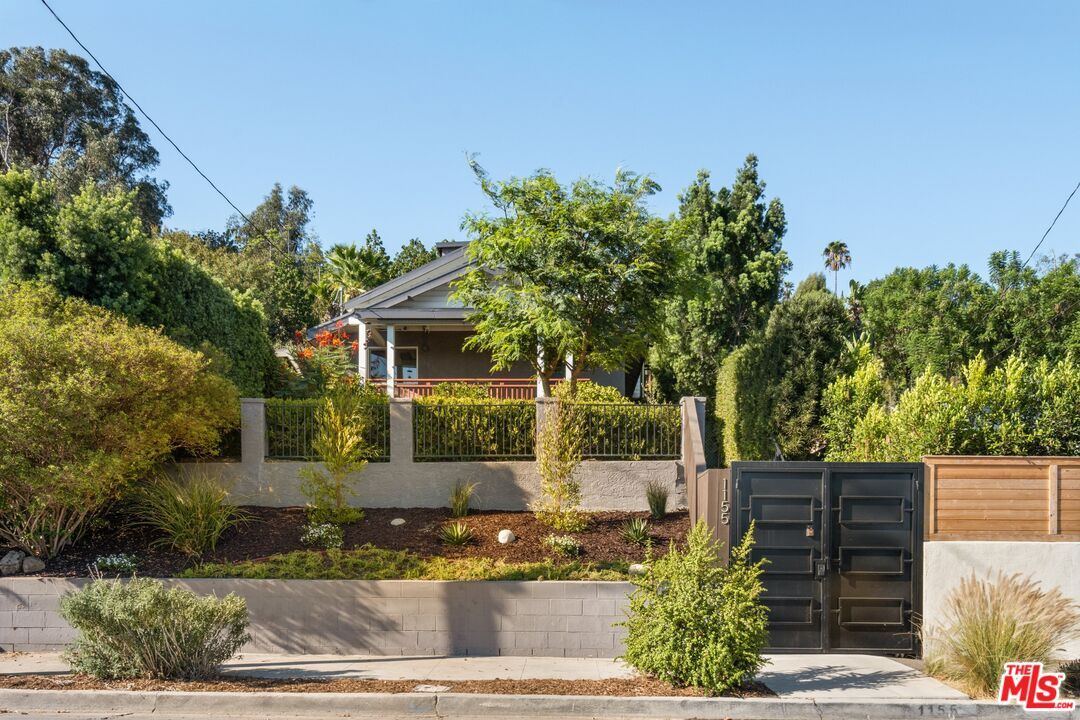 Property Photo:  1155 Isabel St  CA 90065 