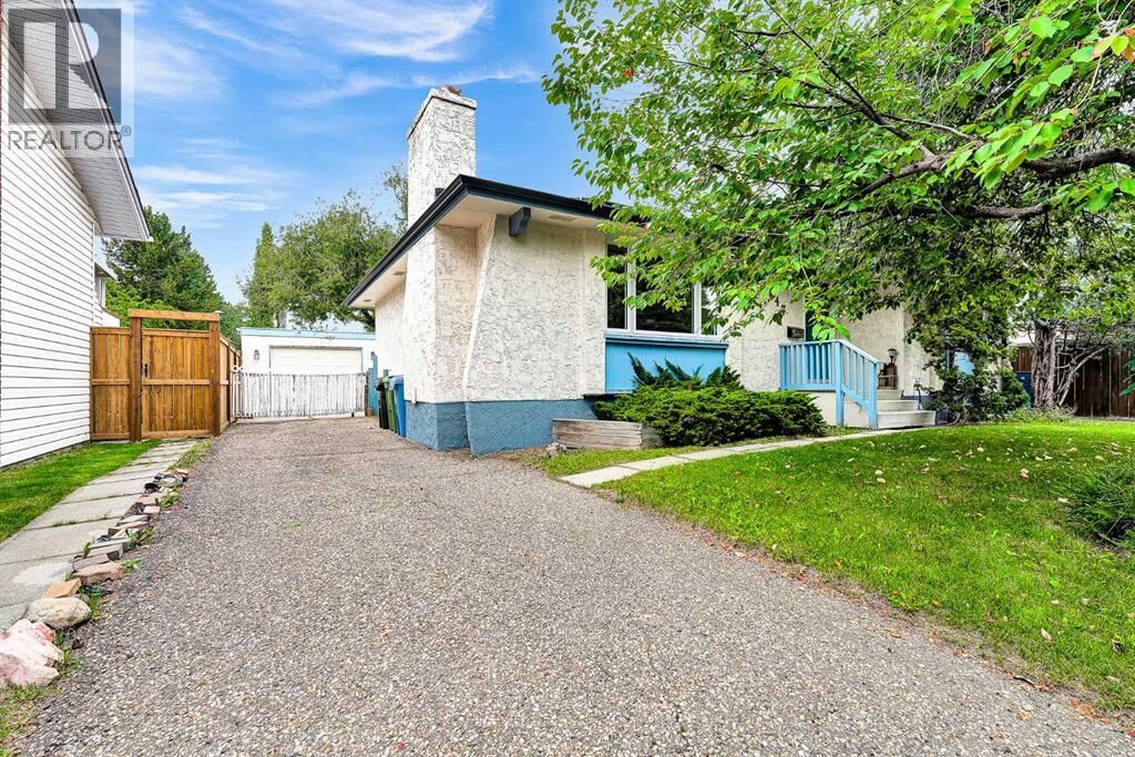 Property Photo:  6547 Dalrymple Way Northwest  AB T3A 1S1 
