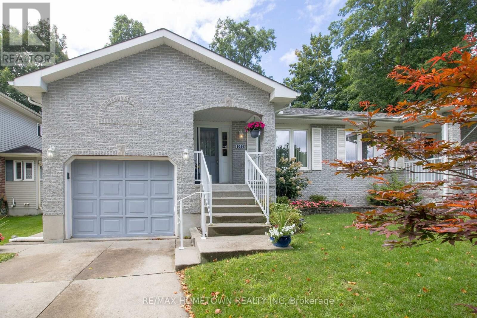 Property Photo:  1046 Bridlewood Drive  ON K6V 7E9 