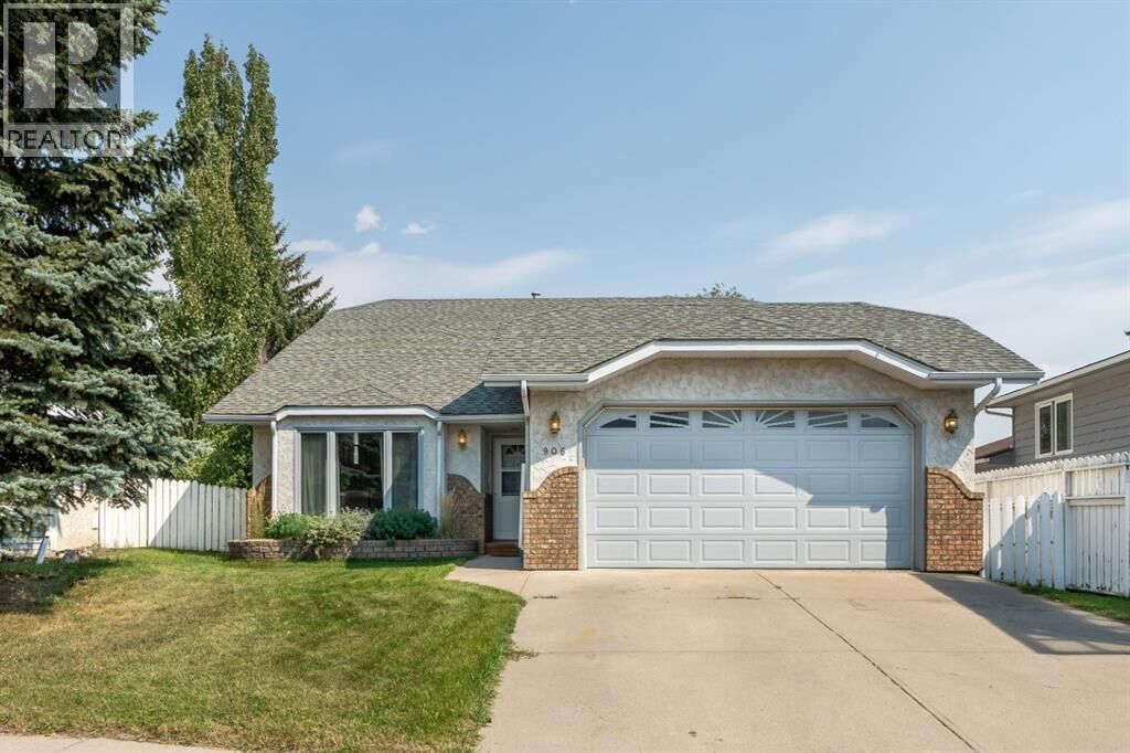 Property Photo: 906 7 Street Southeast AB T1V 1K3