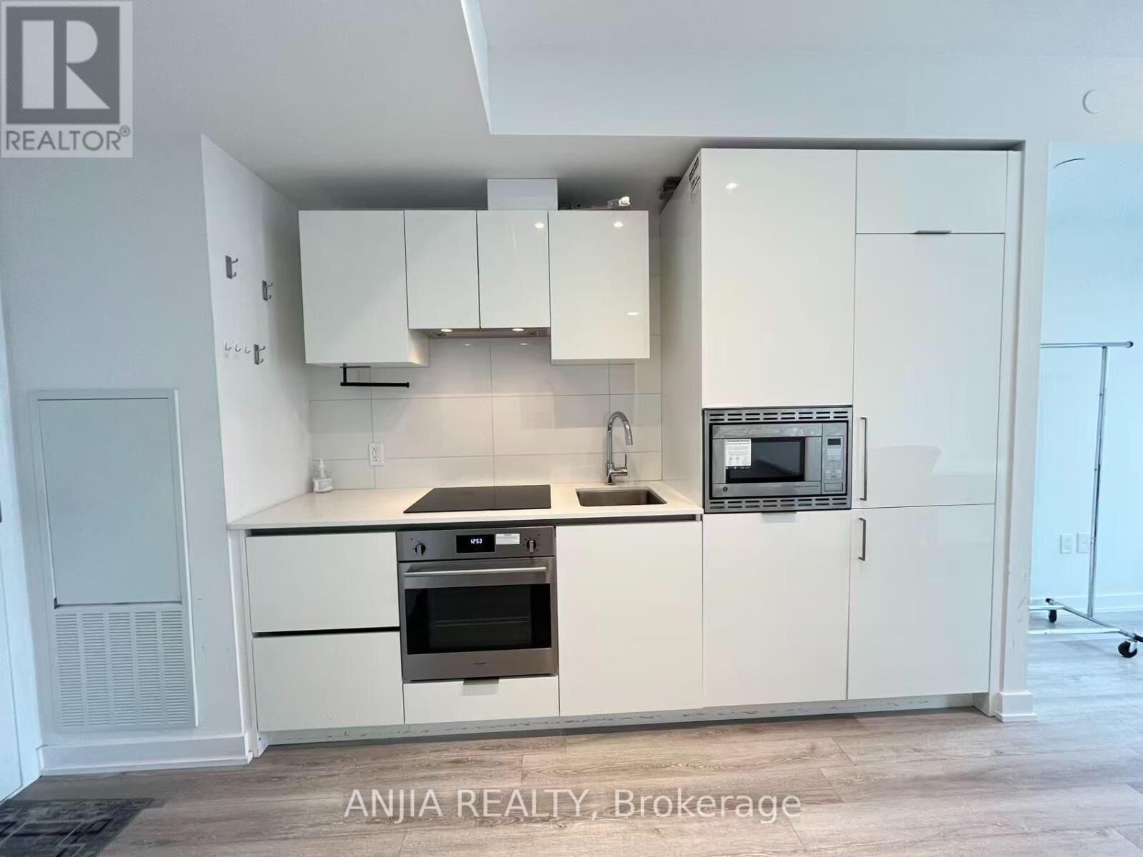 Property Photo:  238 Simcoe Street East #3402  ON M5T 0E2 