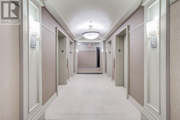 Property Photo:  388 Prince Of Wales Drive 2911  ON L5B 0A1 