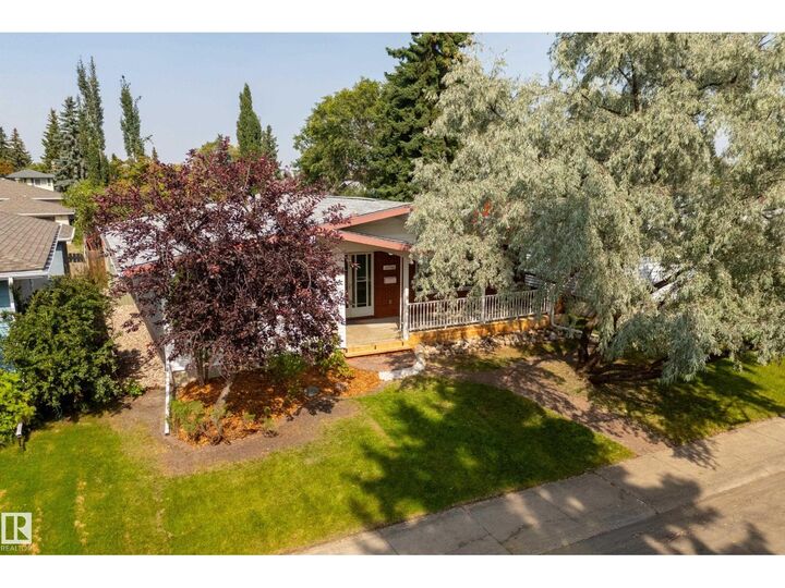 Property Photo: 11728 39 Av NW AB T6J 0M9