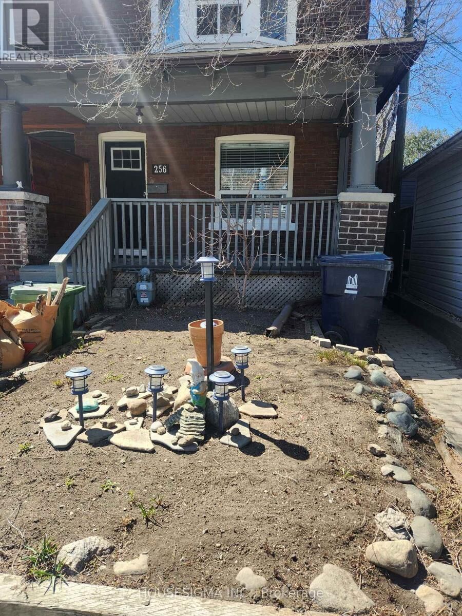 Property Photo:  256 Woodbine Avenue  ON M4L 3P2 