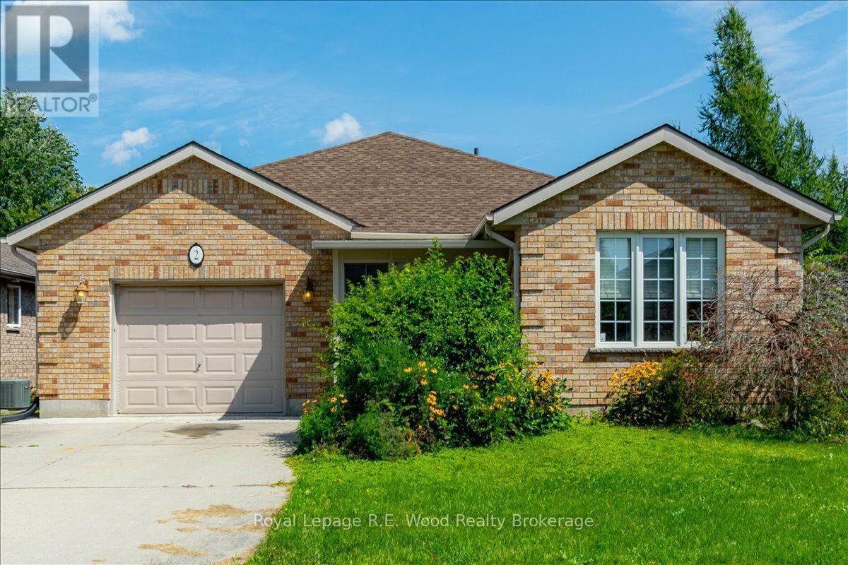 Property Photo:  2 Oriole Crescent  ON N4T 1T1 