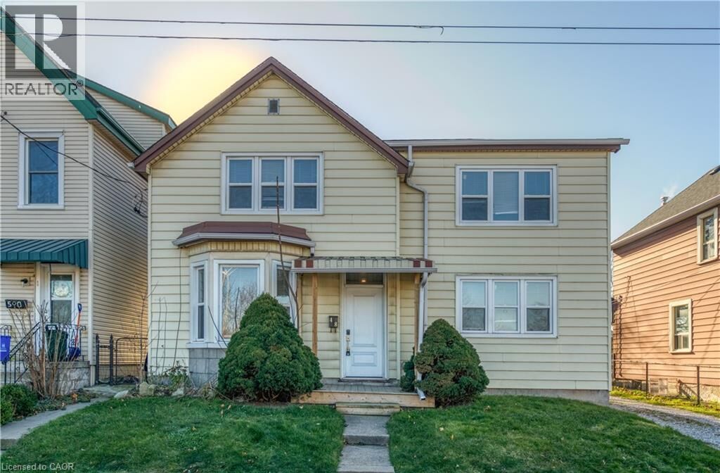 Property Photo:  48 Shaw Street 1  ON L8L 3P3 