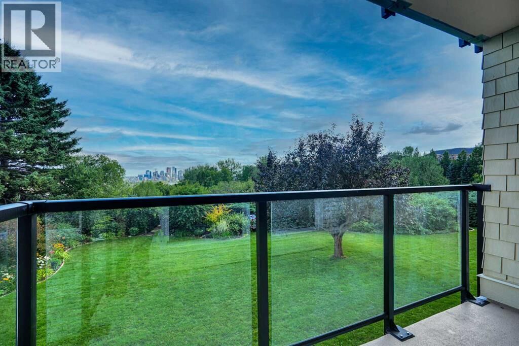 Property Photo:  520 Cedar Crescent Southwest  AB T3C 2Y8 
