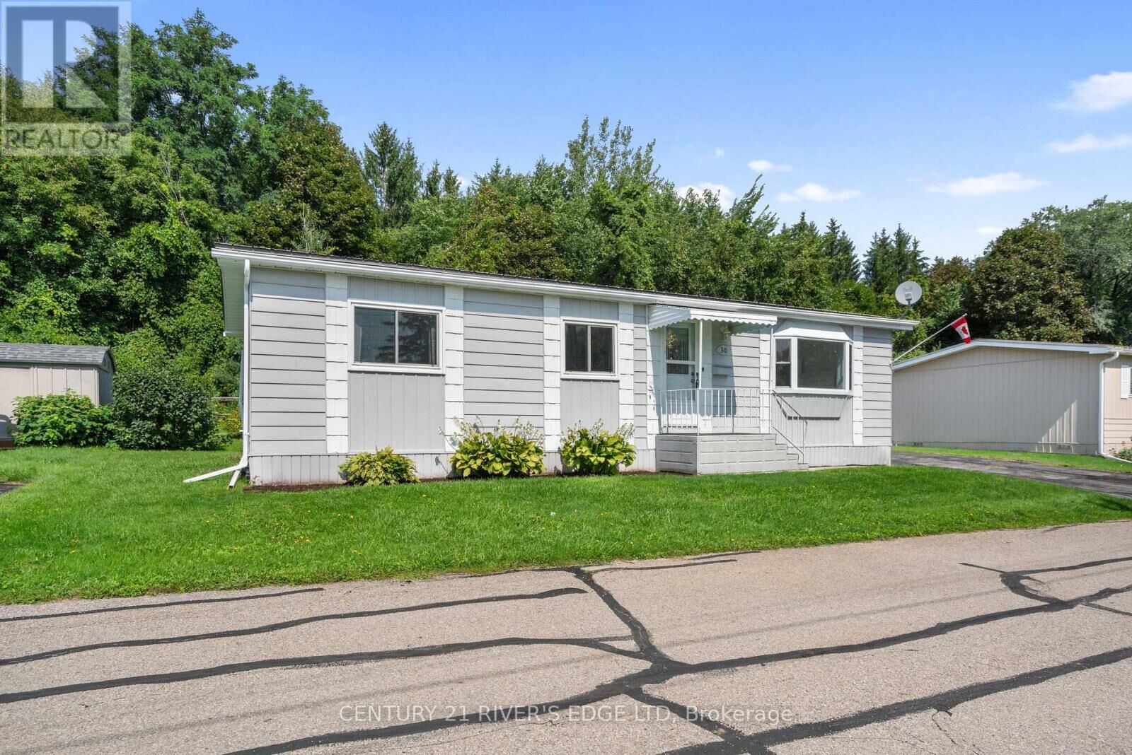 Property Photo: 1871 Oxford Avenue 30 ON K6V 7B5