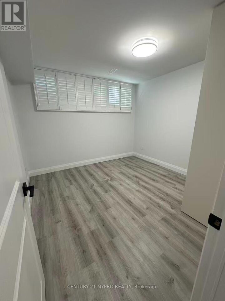 Property Photo: 5 Chant Crescent Lower ON L3R 1Y7