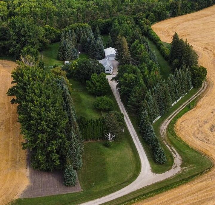 Property Photo: 350 Wellington Drive MB R1N 3B7