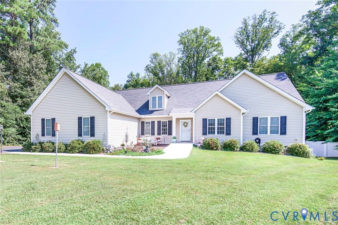 Property Photo:  8266 Oakfield Lane  VA 23116 