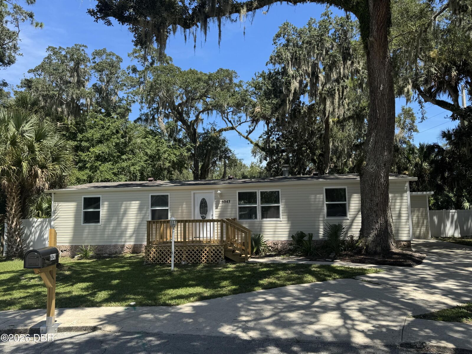 Property Photo: 6043 Galien Court FL 32127