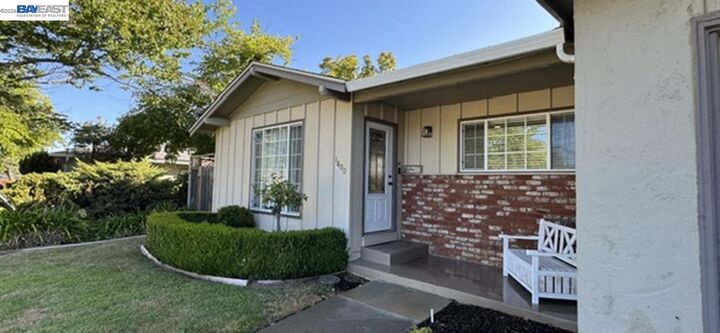 Property Photo: 1400 Wagoner Dr CA 94550
