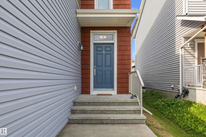 Property Photo:  3911 Claxton Loop SW  AB T6W 1Y6 