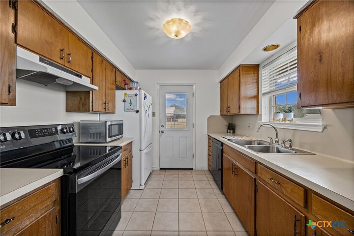 Property Photo: 403 County View Road TX 78644