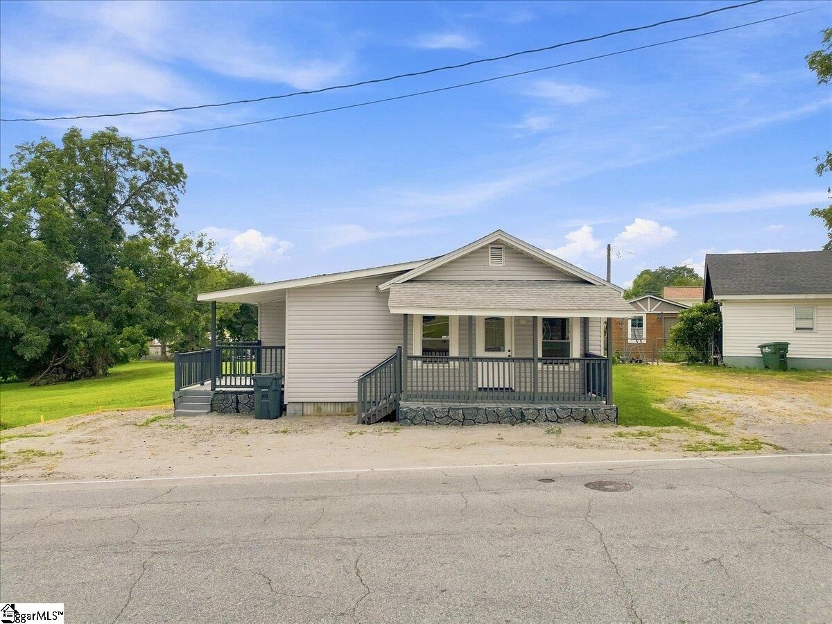 Property Photo: 923 N Pinckney Street SC 29379