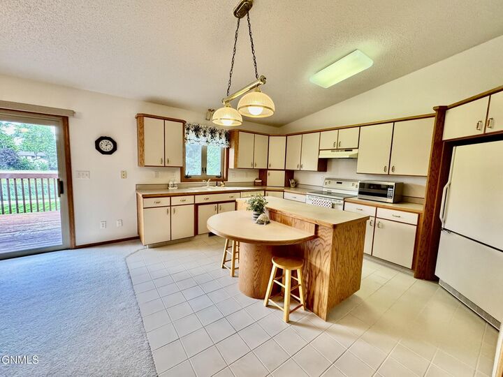 Property Photo:  