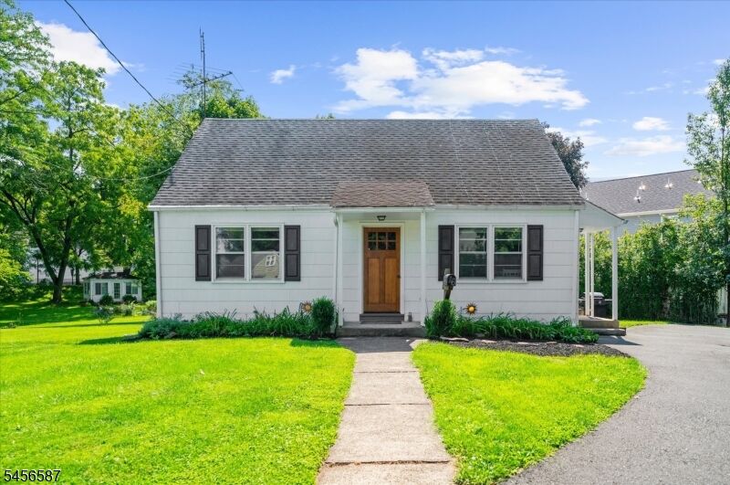 Property Photo:  16 Abbott Ct  NJ 08822 