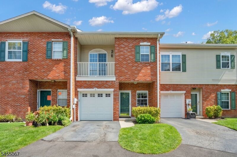 Property Photo:  8 Allister Ct  NJ 07035 