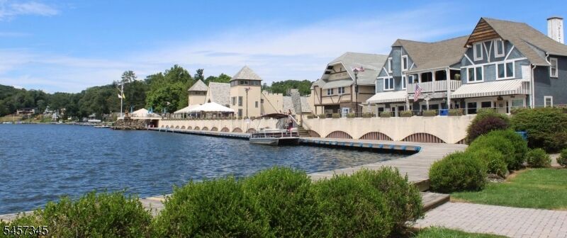 Property Photo:  16 Springbrook Trl  NJ 07871 