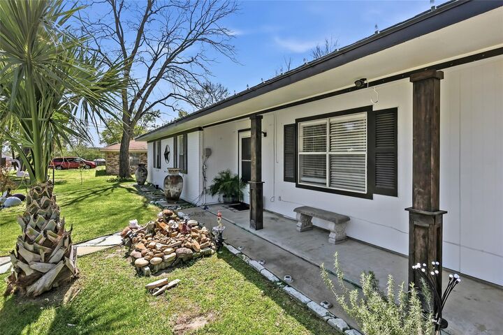 Property Photo: 411 N Commerce Street TX 77864