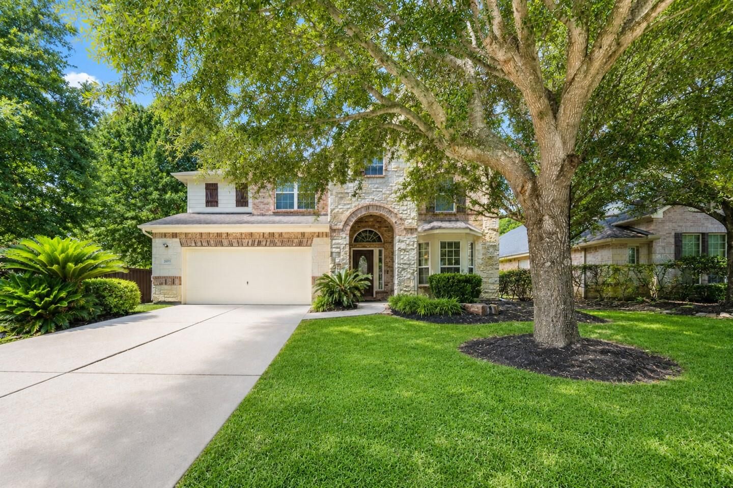 Property Photo: 10005 Willowmoor Lane TX 77423