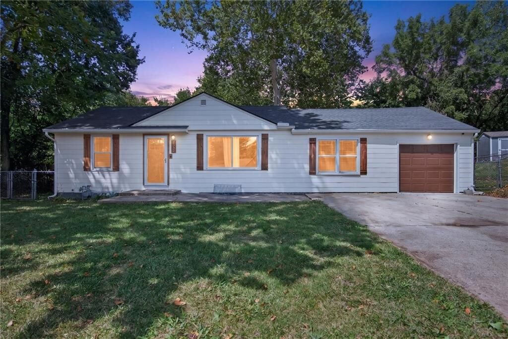 Property Photo: 3232 W Townsend Court KS 66109