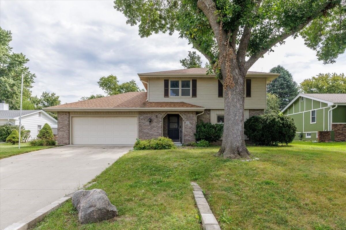 Property Photo:  1041 Belle Mar Drive  IA 50266 