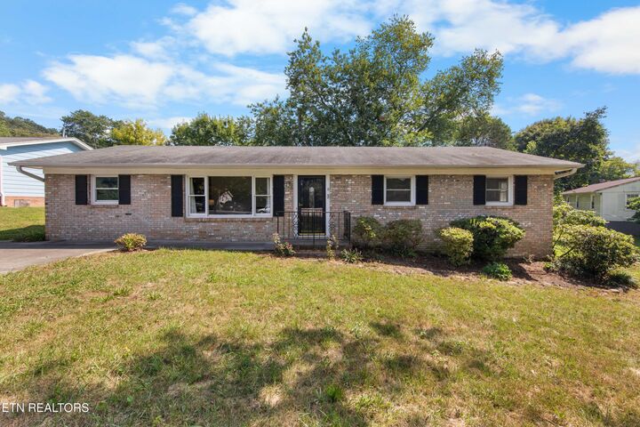 Property Photo: 6604 Duke Rd TN 37918