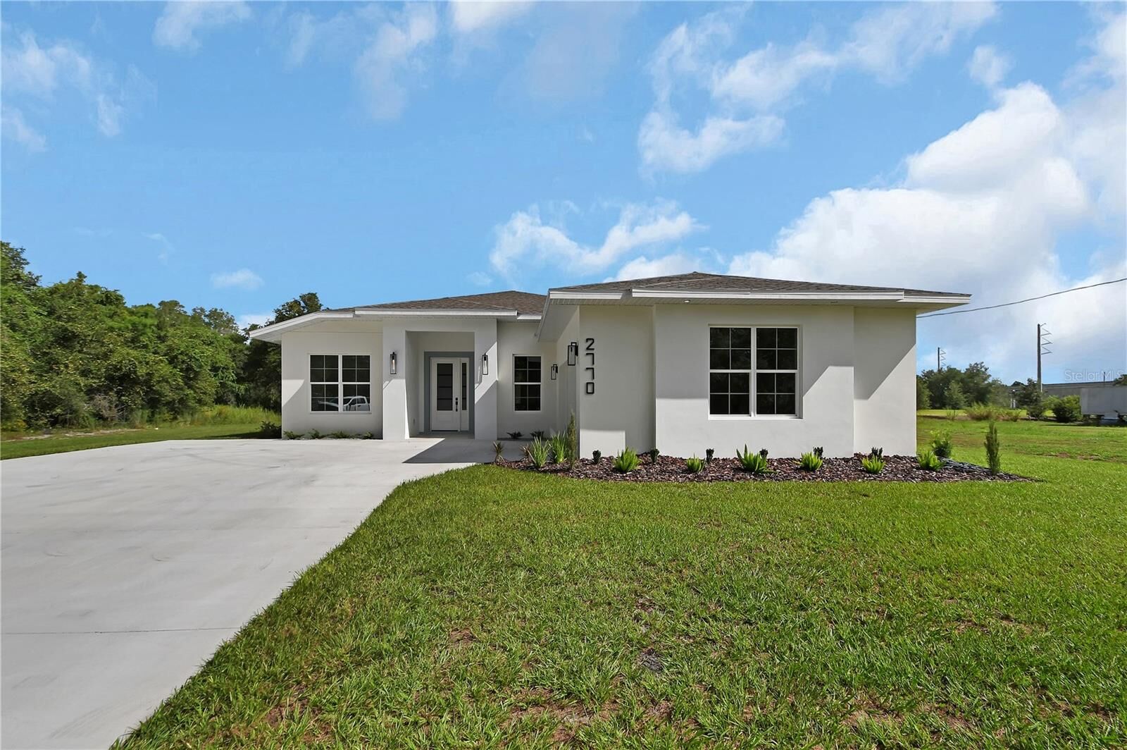 Property Photo: 2770 McKenzie Road W FL 32724