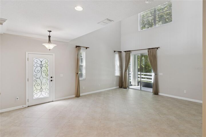 Property Photo: 624 Venice Place FL 32771