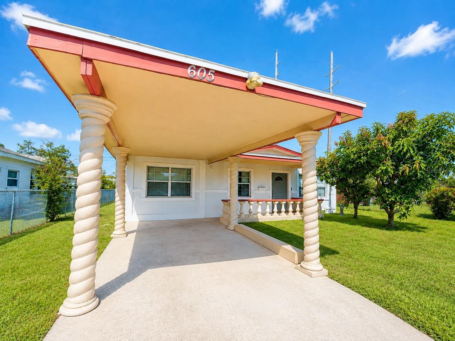 Property Photo:  605 Carver Drive  FL 33853 
