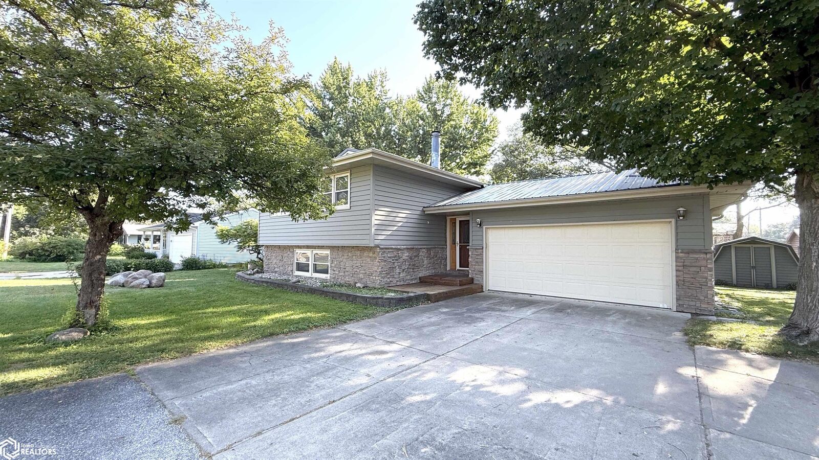 Property Photo:  321 N Summit Avenue  IA 50458 